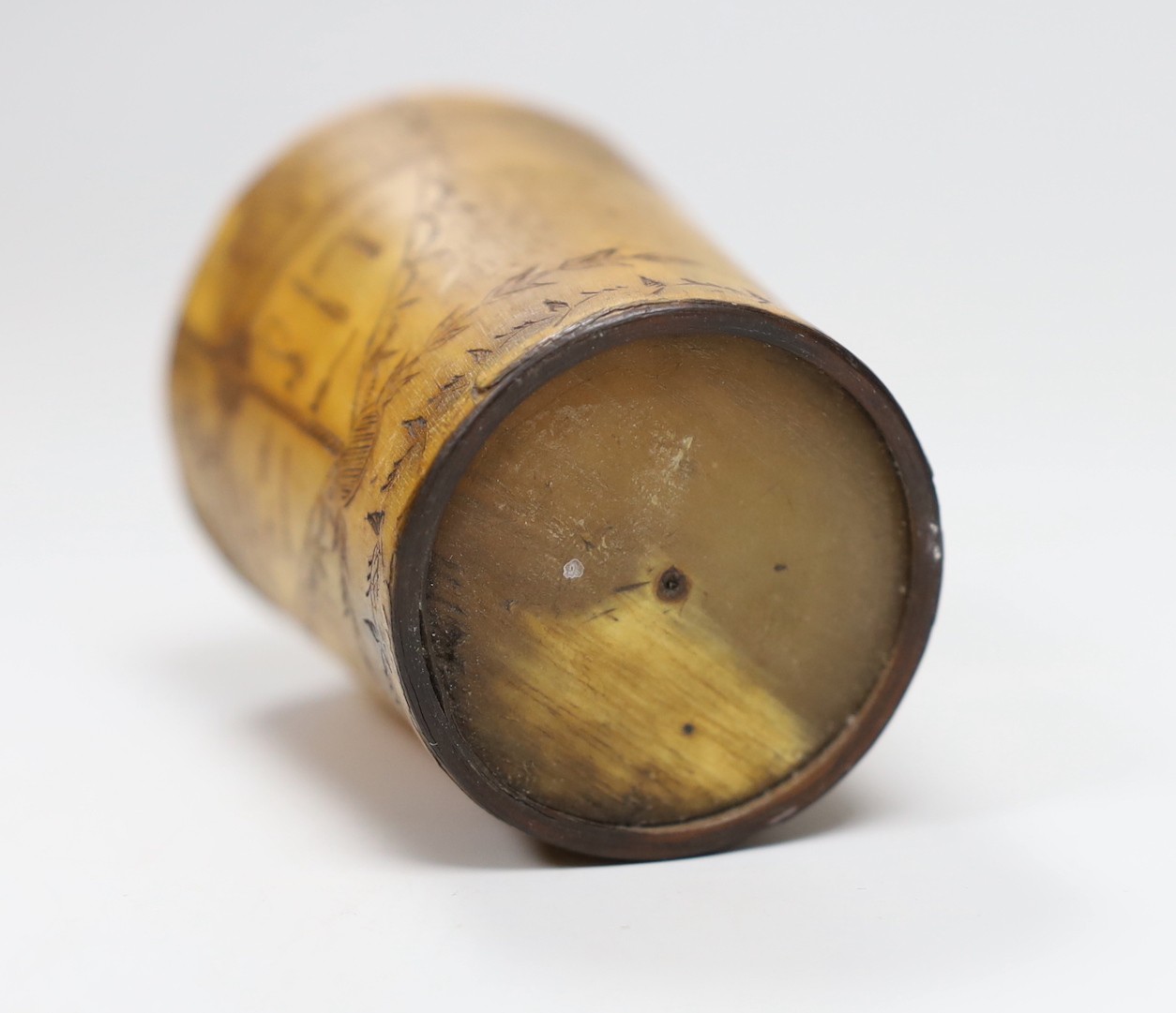 Folk Art - an engraved pictorial and inscribed ox horn tumbler, dated 1800, 7.5cms high